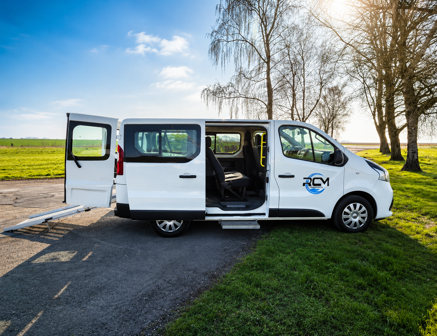 Véhicule PMR RCM Transports à Maubeuge équipé pour le transport adapté